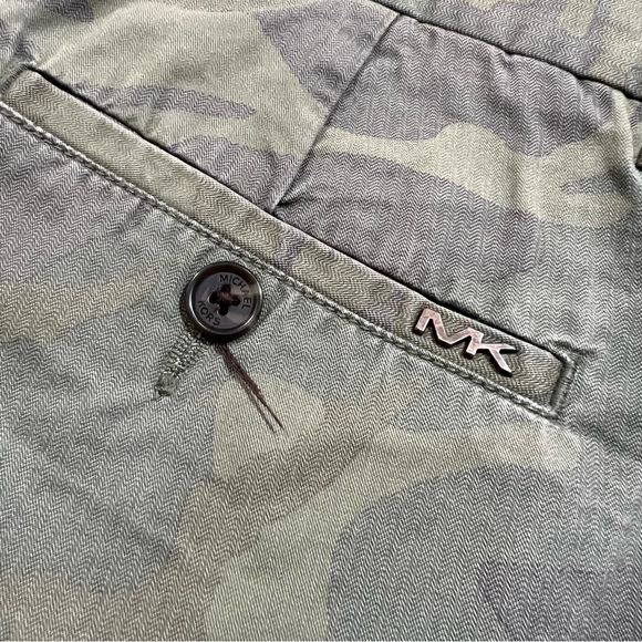 Men’s Camo Casual Shorts - Michael Kors Vintage - Picture 3 of 5